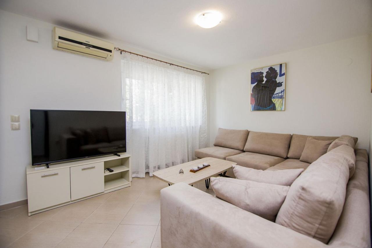 Kasta Bnb Ofrínion Exterior foto