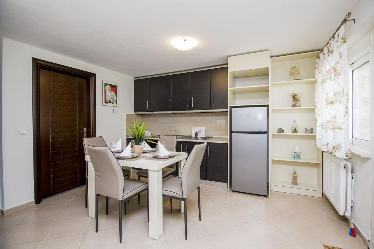 Kasta Bnb Ofrínion Exterior foto
