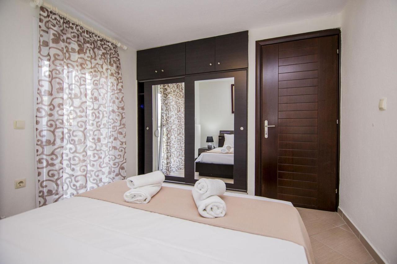 Kasta Bnb Ofrínion Exterior foto