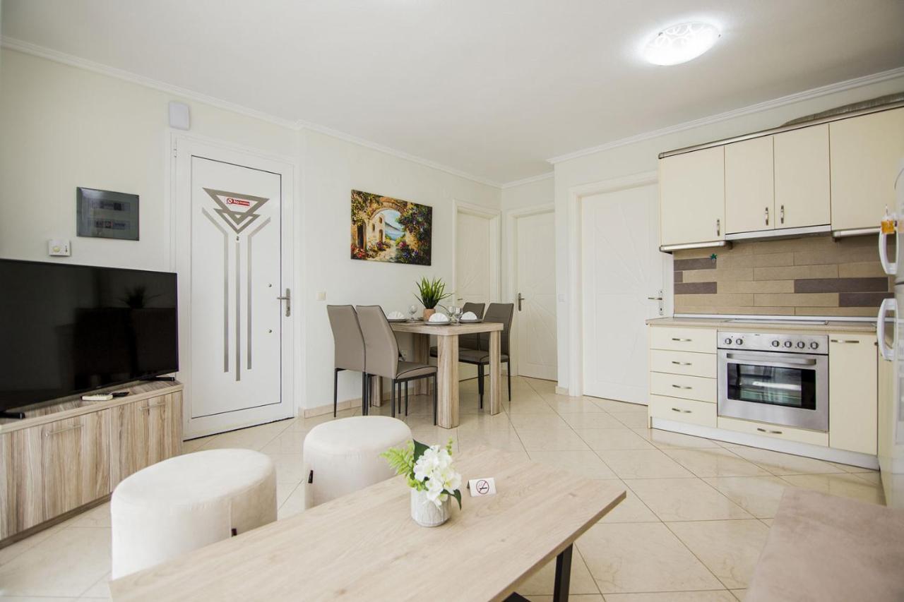 Kasta Bnb Ofrínion Exterior foto