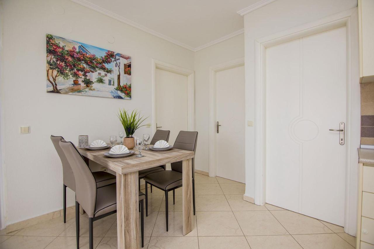 Kasta Bnb Ofrínion Exterior foto