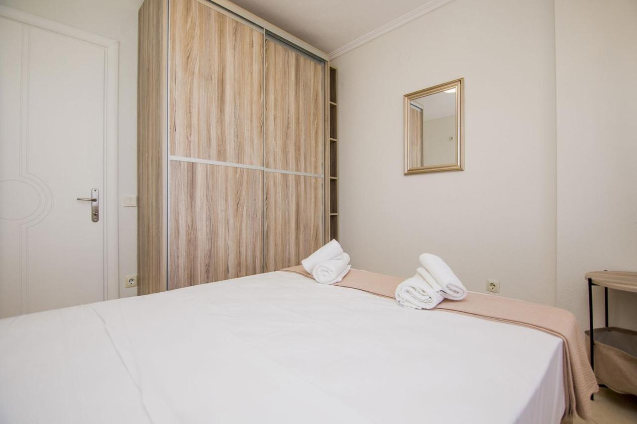 Kasta Bnb Ofrínion Exterior foto